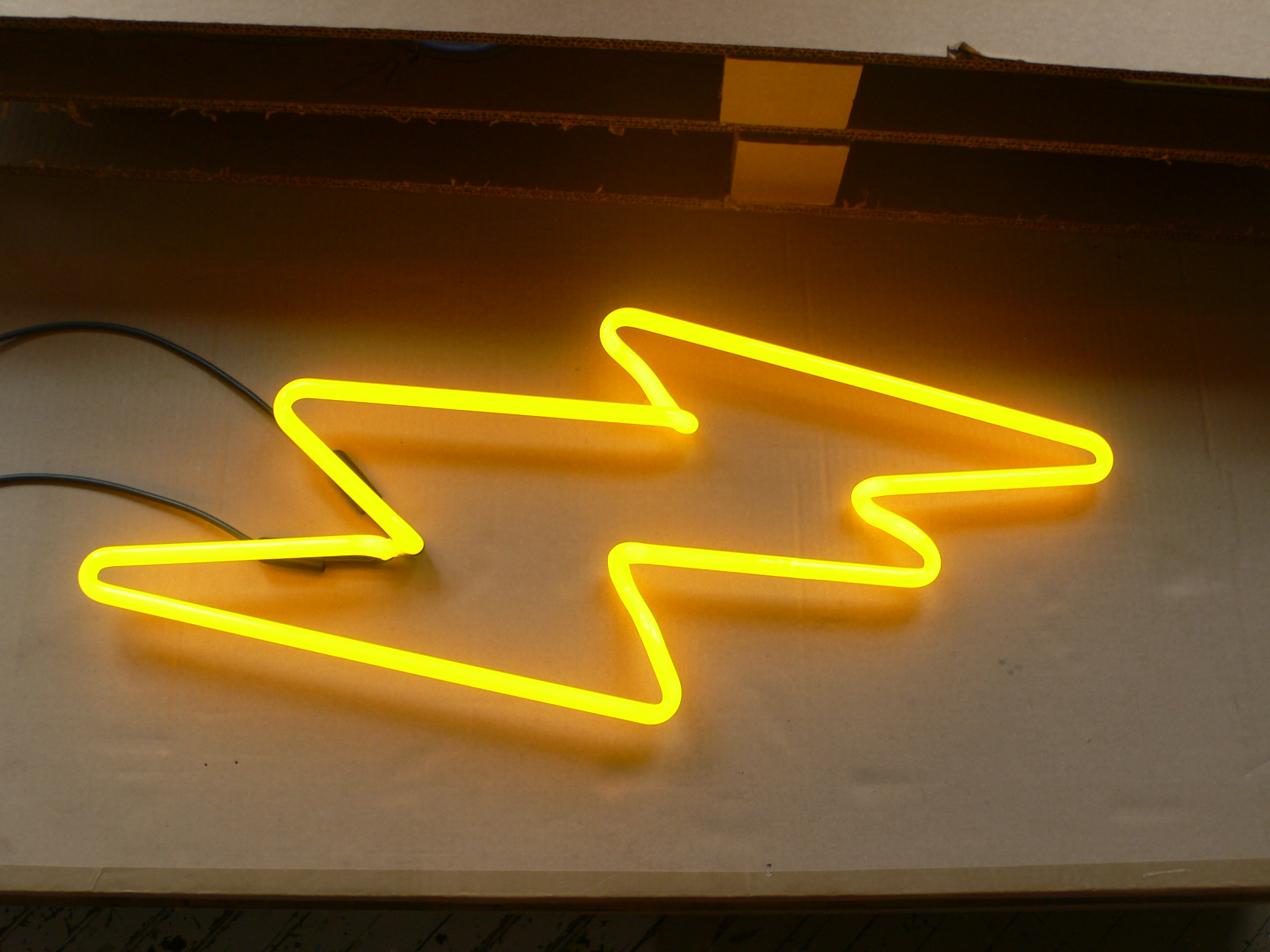 Watts of Fun - Neon Sign in the making: Bolt